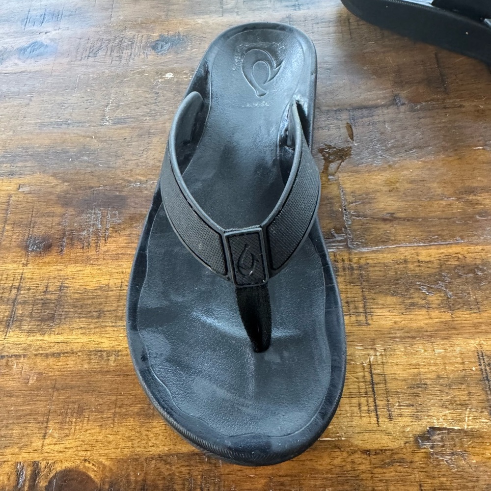 OluKai Black Sandals Comfortable Flip-Flops